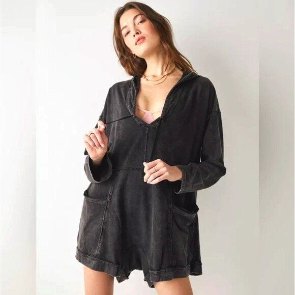Free People Intimately Just Be Chill Romper Women XS Black Hooded Big Pockets - Picture 1 of 14